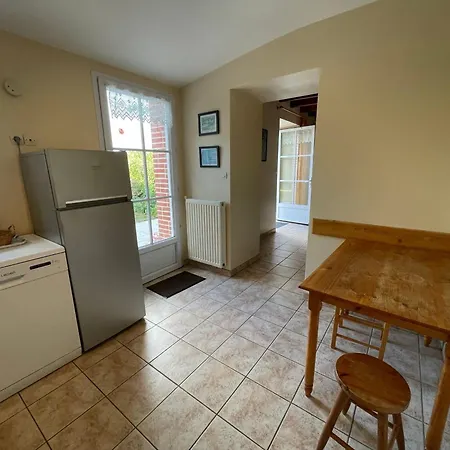 Maison Renovee Avec Piscine Chauffee Et Jardin Clos, Proches Commodites - - Fr-1-426-335 * Saint-Martin-des-Tilleuls