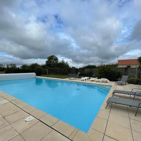 Maison Renovee Avec Piscine Chauffee Et Jardin Clos, Proches Commodites - - Fr-1-426-335