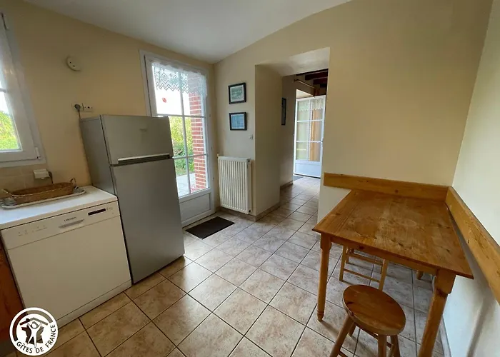 Maison Renovee Avec Piscine Chauffee Et Jardin Clos, Proches Commodites - - Fr-1-426-335 * Saint-Martin-des-Tilleuls