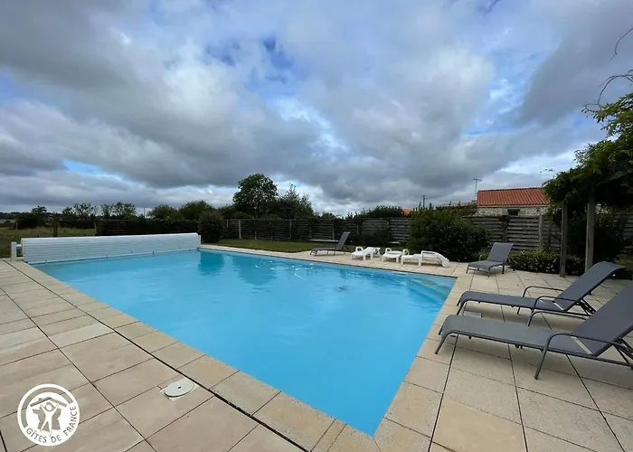 Maison Renovee Avec Piscine Chauffee Et Jardin Clos, Proches Commodites - - Fr-1-426-335